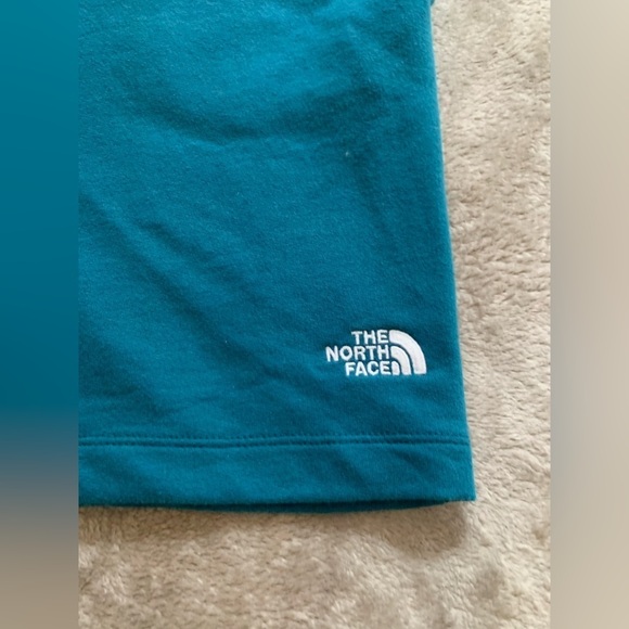 The North Face Men’s Logo Fleece Shorts - Picture 4 of 16